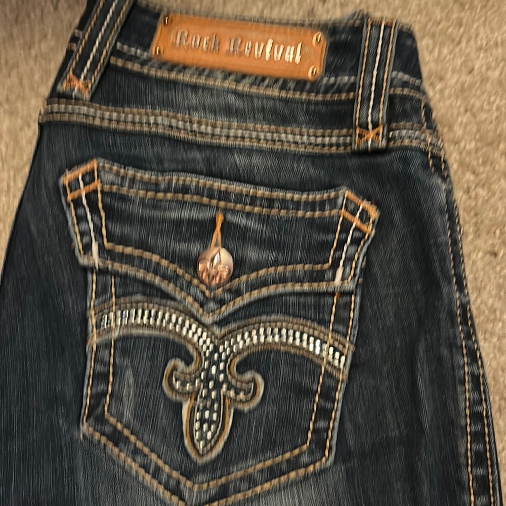 Women’s Rock Revival jeans size 29 w/rhinestones on back pockets Debbie Straight